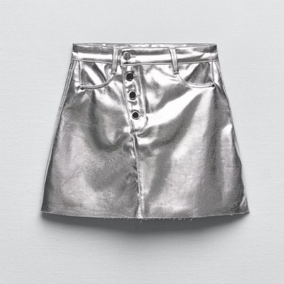 Zara Dresses & Skirts - NEW! Zara Silver Metallic Mini Skirt